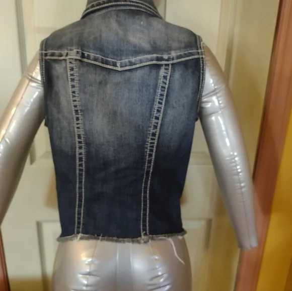 Maurices Woman's Size Medium Jean Denim Vest - Picture 6 of 7